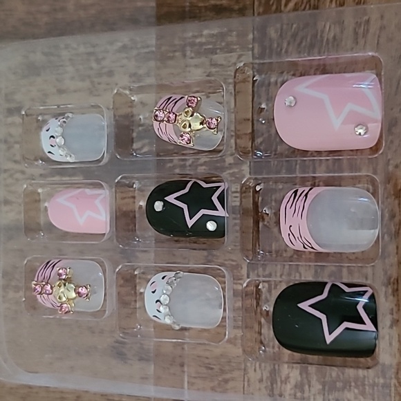 2/$16 3D Leopard & Stars Press on Nails - Picture 16 of 16